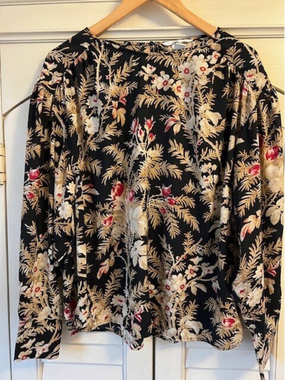 H&M Brand Women's Multi-Color Long Sleeve Floral (Black, Gold, Red) Top - Large